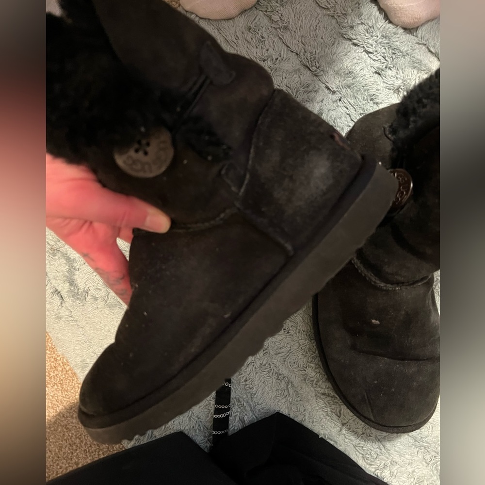 Black uggs